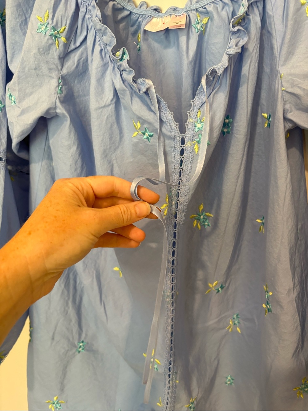 VNTG Y2K Victoria’s Secret Cotton Nightgown Embroidered Bell Sleeves Peasant M - Picture 5 of 11